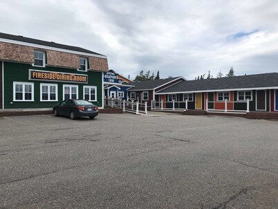 Seaport Inn