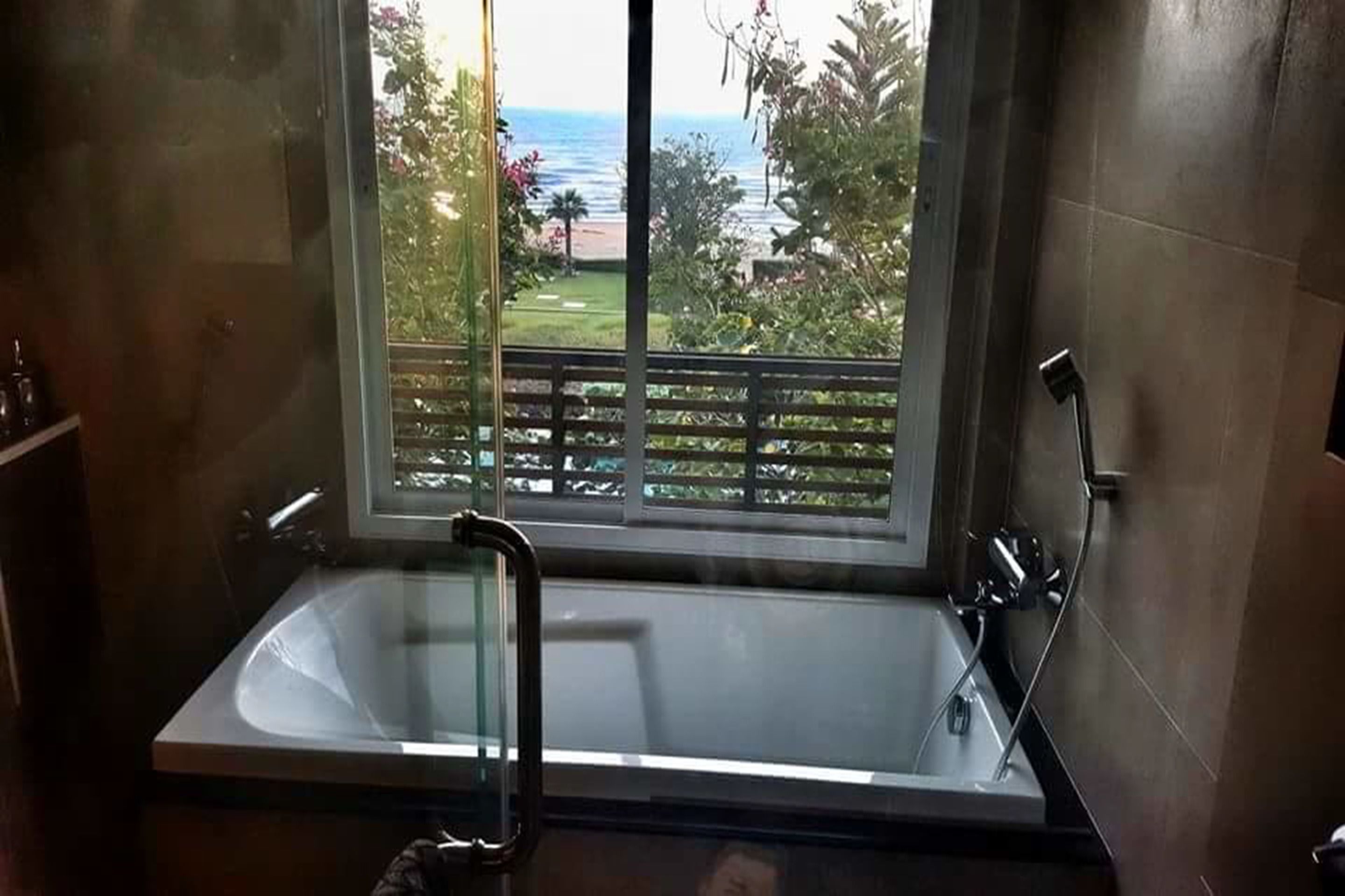 3 Bedroom Villa | Deep soaking bathtub