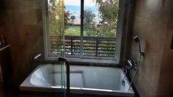 3 Bedroom Villa | Deep soaking bathtub