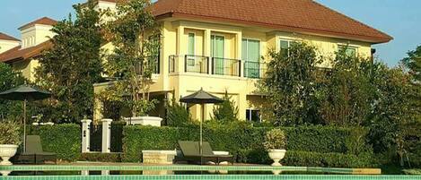 3 habitaciones, escritorio y cortinas blackout