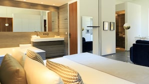 Suite – grand, 1 kingsize-seng, 2 bad, utsikt mot marina