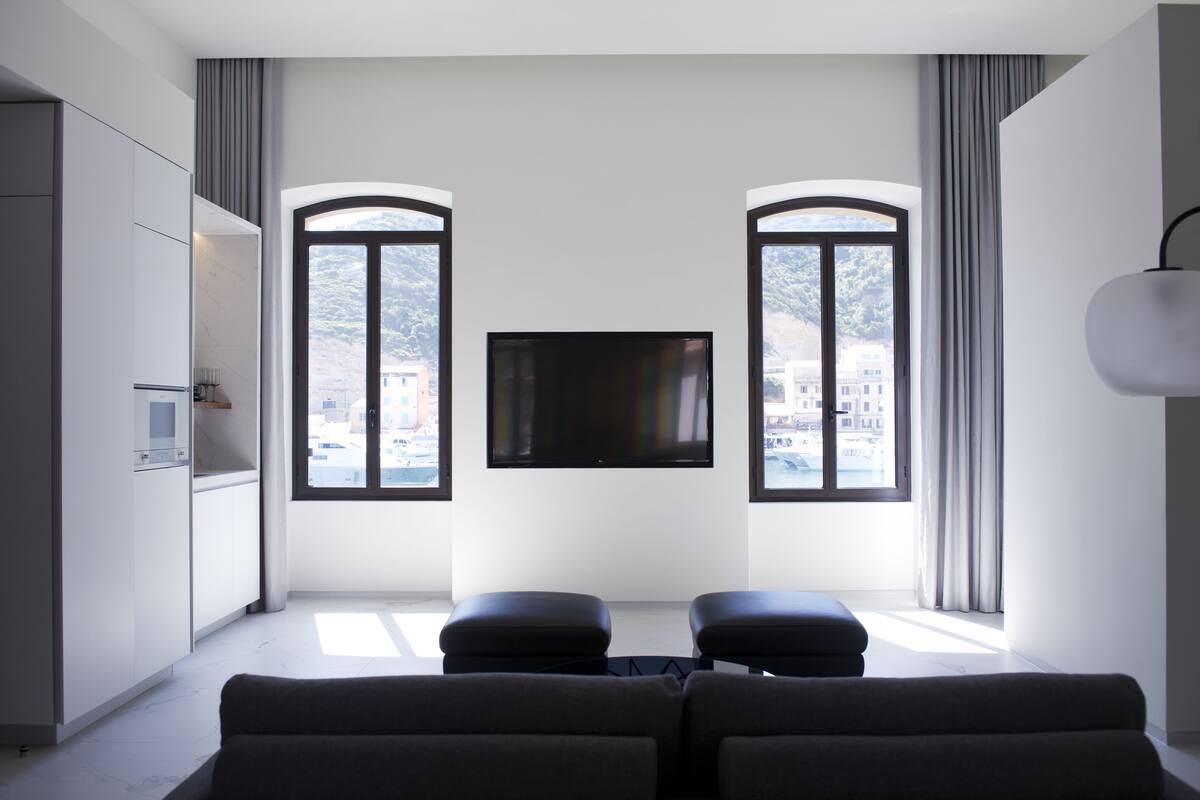 master suit port view | room amenity