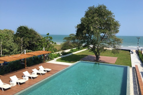 Baan Thew Talay Blue Sapphire