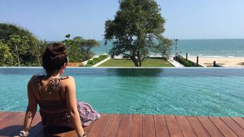 Indoor pool, 3 outdoor pools