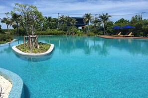 Indoor pool, 3 outdoor pools - Baan Thew Talay Blue Sapphire (Cha-am)