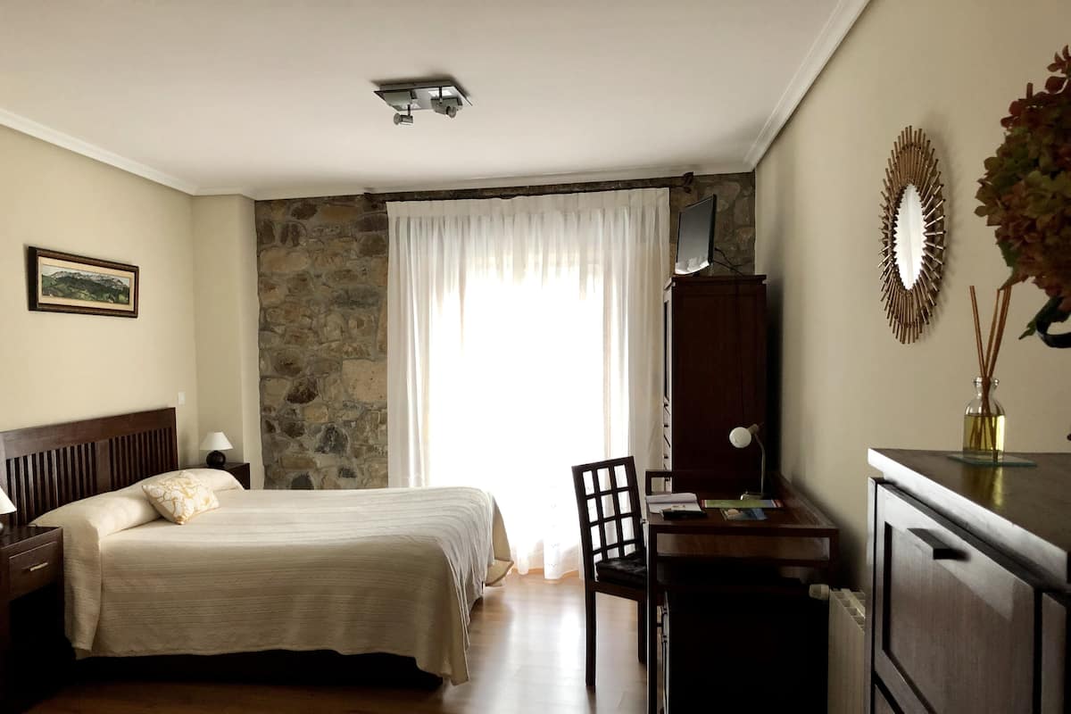 Triple Room, Balcony (Talavera) | Premium bedding, individually decorated, individually furnished, desk