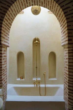 Deluxe Double or Twin Room (Piment d'Orient) | Salle de bain | Articles de toilette (gratuits), séchoir à cheveux, serviettes fournies