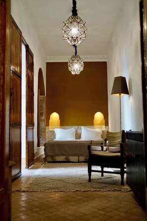 Deluxe Double or Twin Room (Anis étoilé) | Luxe beddengoed, een kluis op de kamer, individueel gedecoreerd