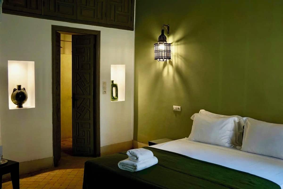 Deluxe kamer, 1 twee- of 2 eenpersoonsbedden | Luxe beddengoed, een kluis op de kamer, individueel gedecoreerd