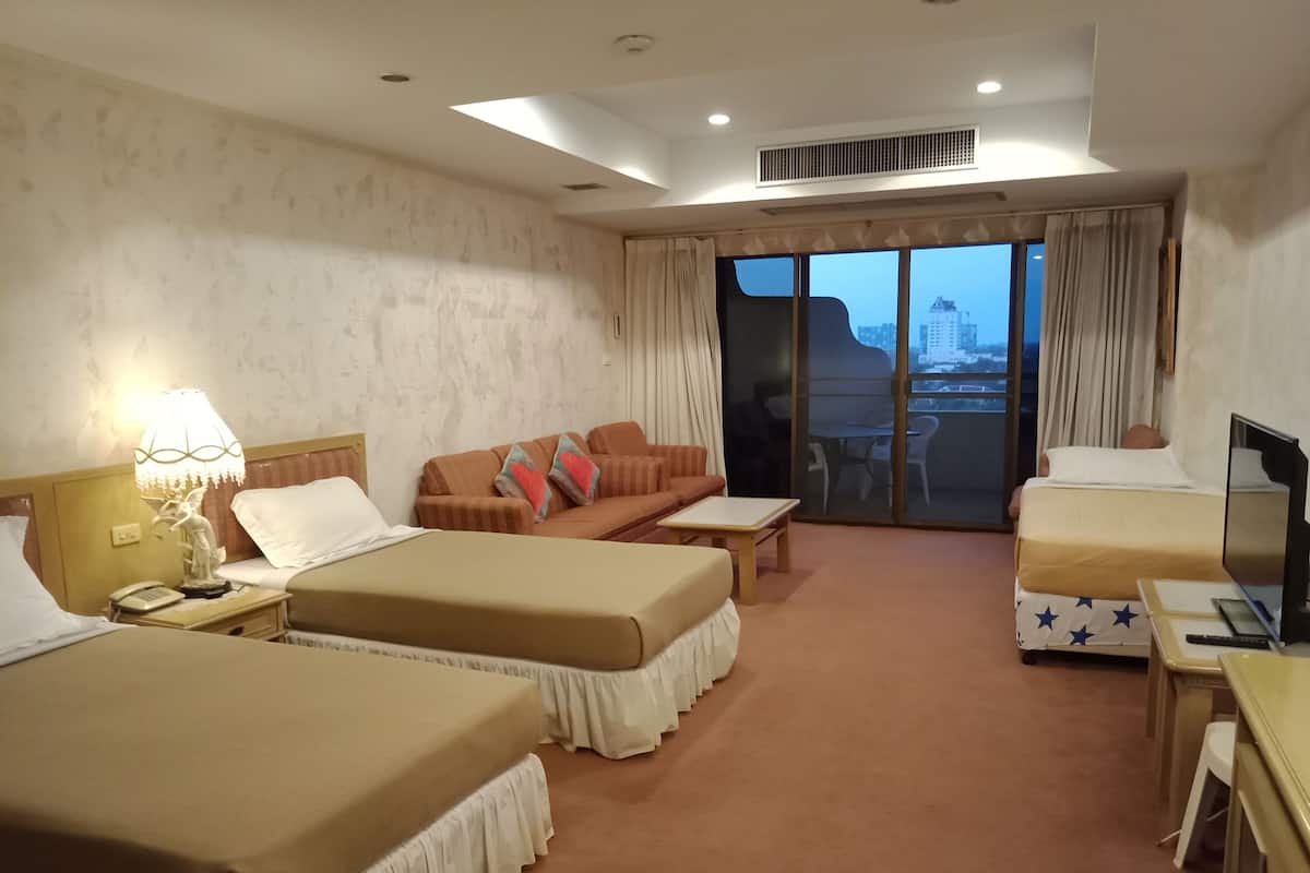 Blackout curtains, soundproofing, wheelchair access
