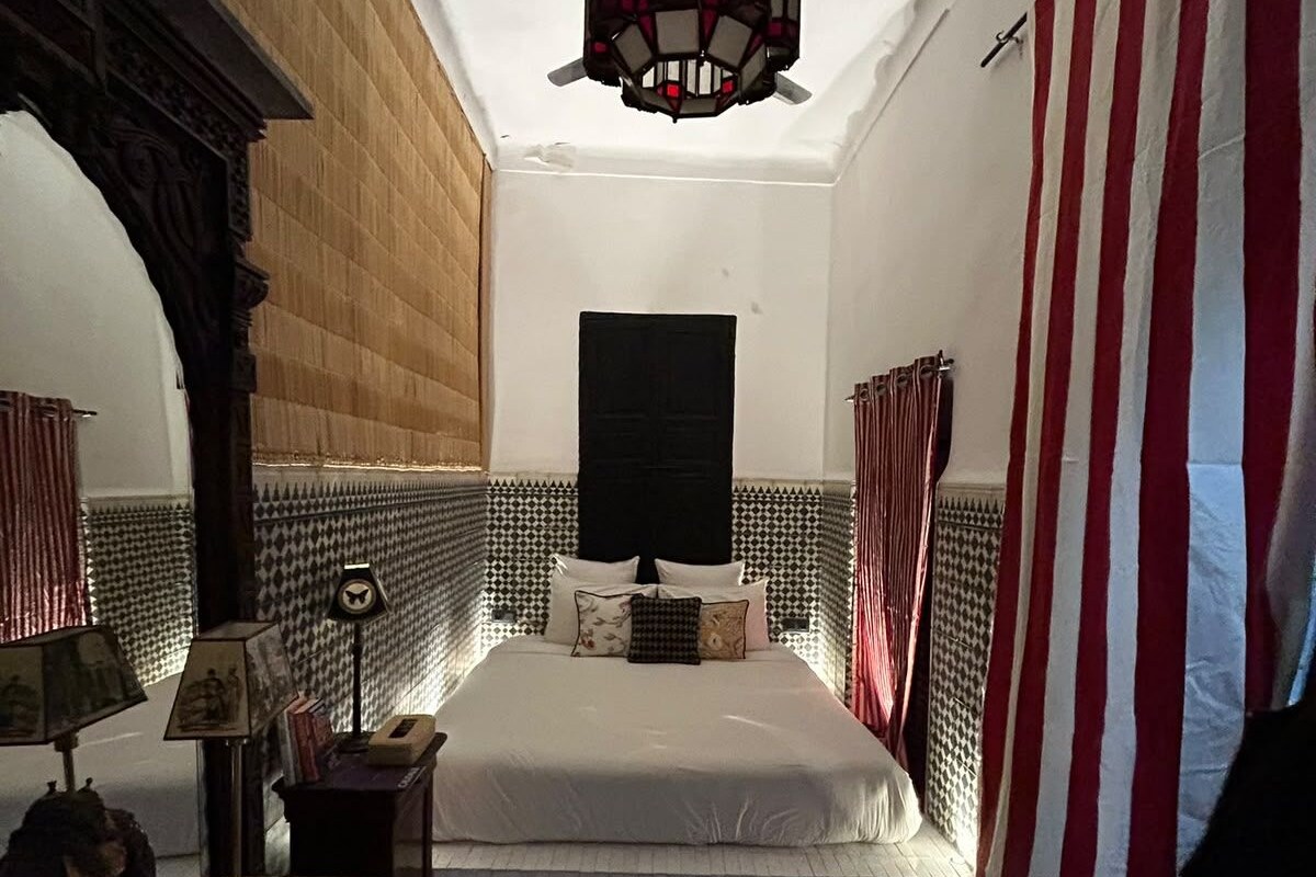 Chambre double (Izghi) | Literie de qualité, rideaux d’obscurcissement, système d’insonorisation