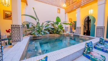 Indoor pool, sun loungers