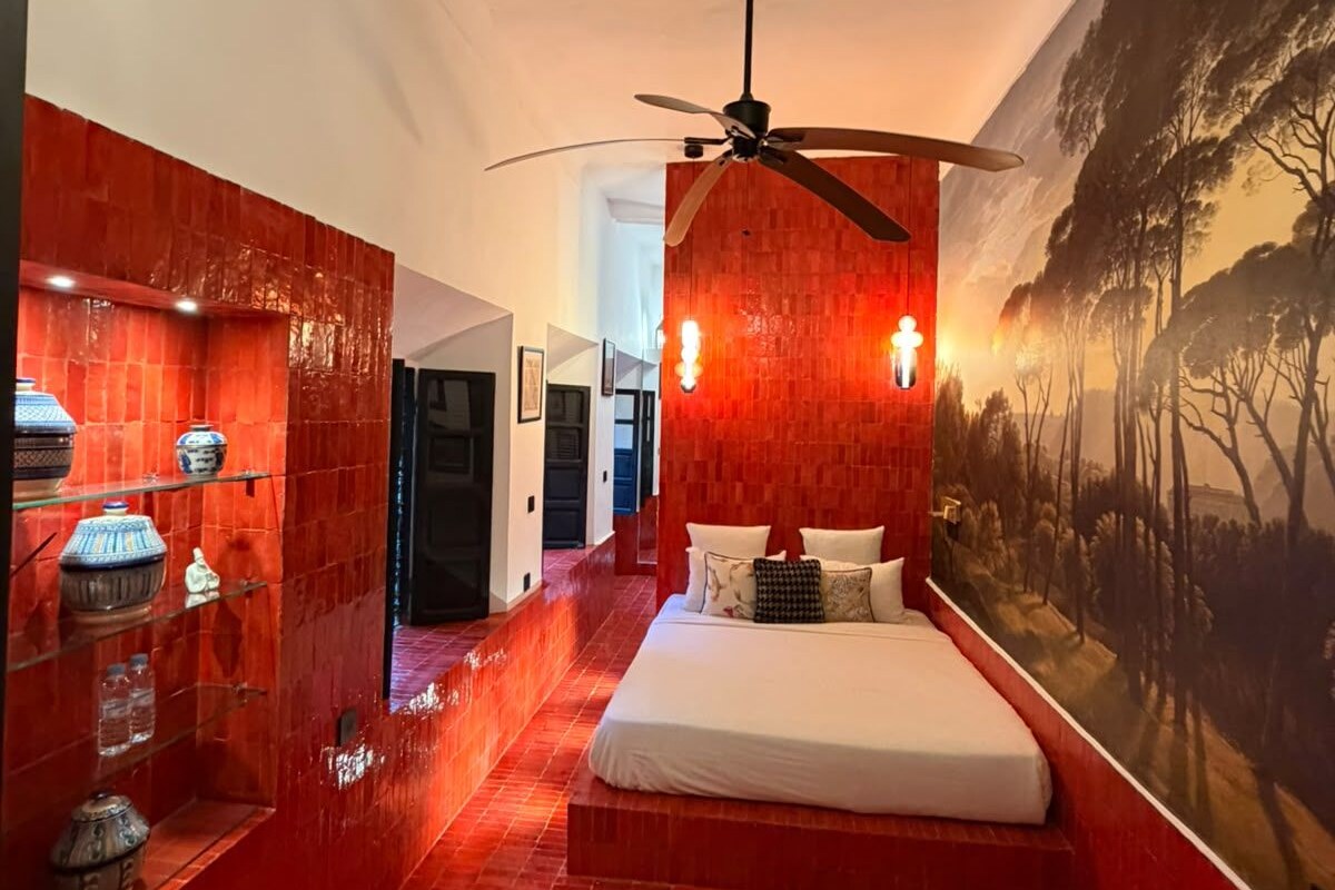 Chambre Deluxe double, 1 grand lit, non-fumeur, vue sur la piscine | Literie de qualité, rideaux d’obscurcissement, système d’insonorisation