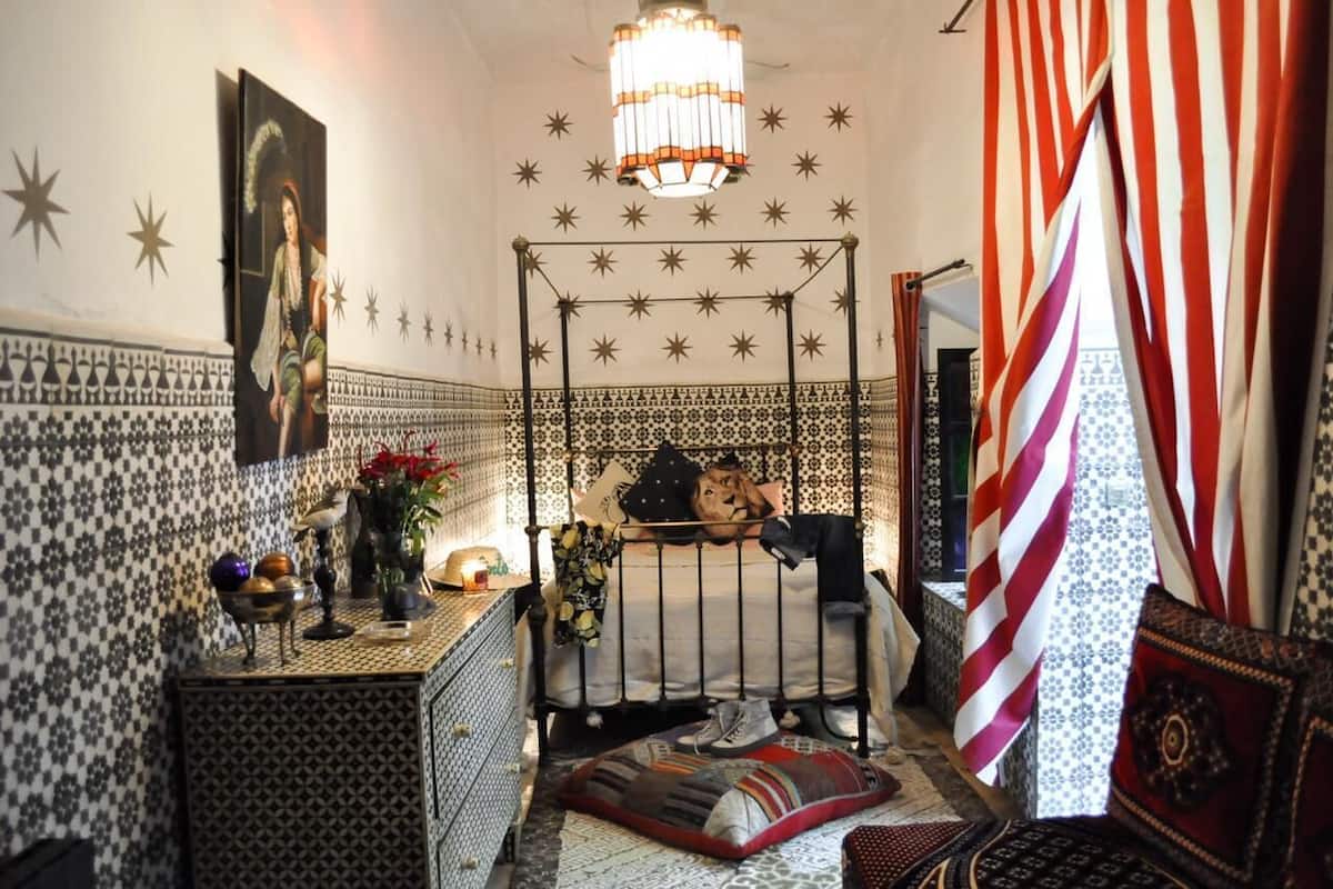 Suite (Djafna) | Individually decorated, individually furnished, blackout drapes