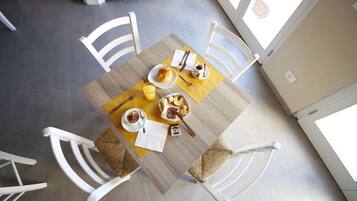 Free buffet breakfast