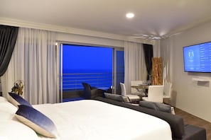 Studio Room with Sea View | Cofres nos quartos, escrivaninha, Wi-Fi de cortesia, roupa de cama