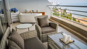 Studio Room with Sea View | Hiên