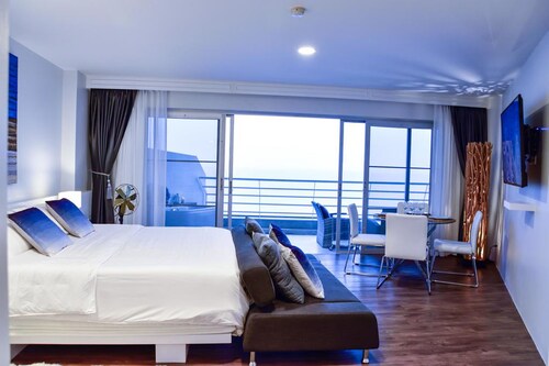 Sandy Beach Condo 15E