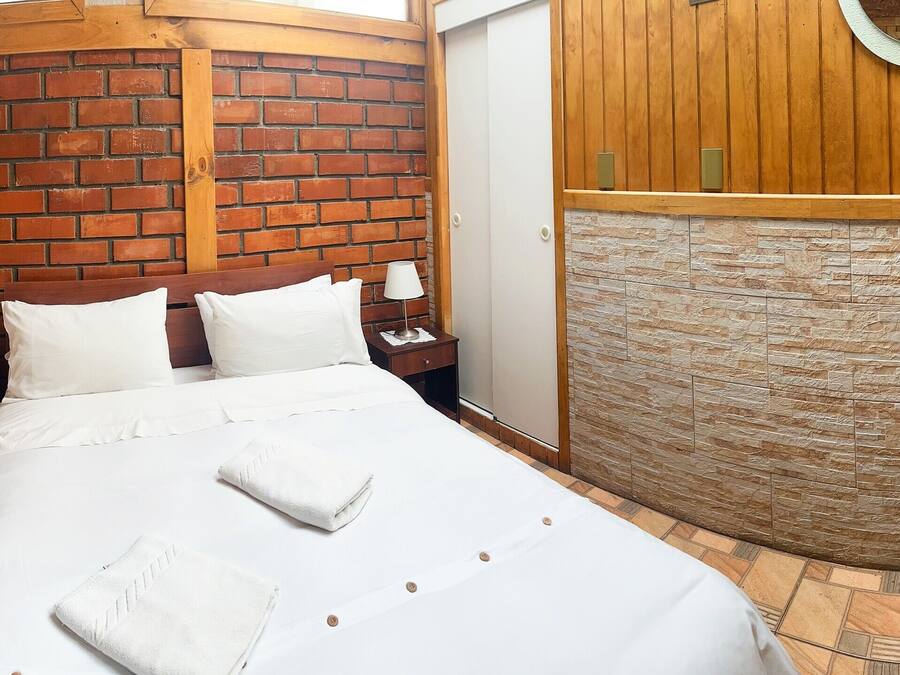 Rom – standard | Safe på rommet, wi-fi (inkludert) og sengetøy