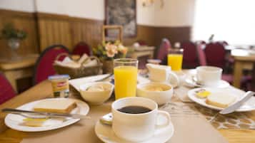 Desayuno continental gratuito y diario