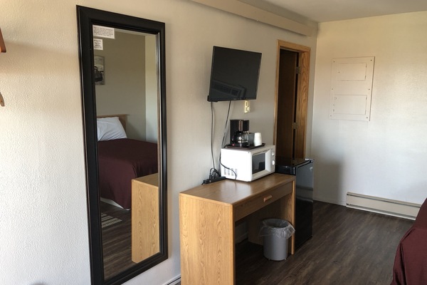 Double Room, single story building | Desk, WiFi (free), bed sheets