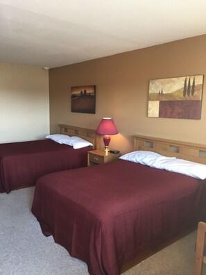Kamar Double, 2 Tempat Tidur Double | Meja kerja, Wi-Fi gratis, dan seprai linen