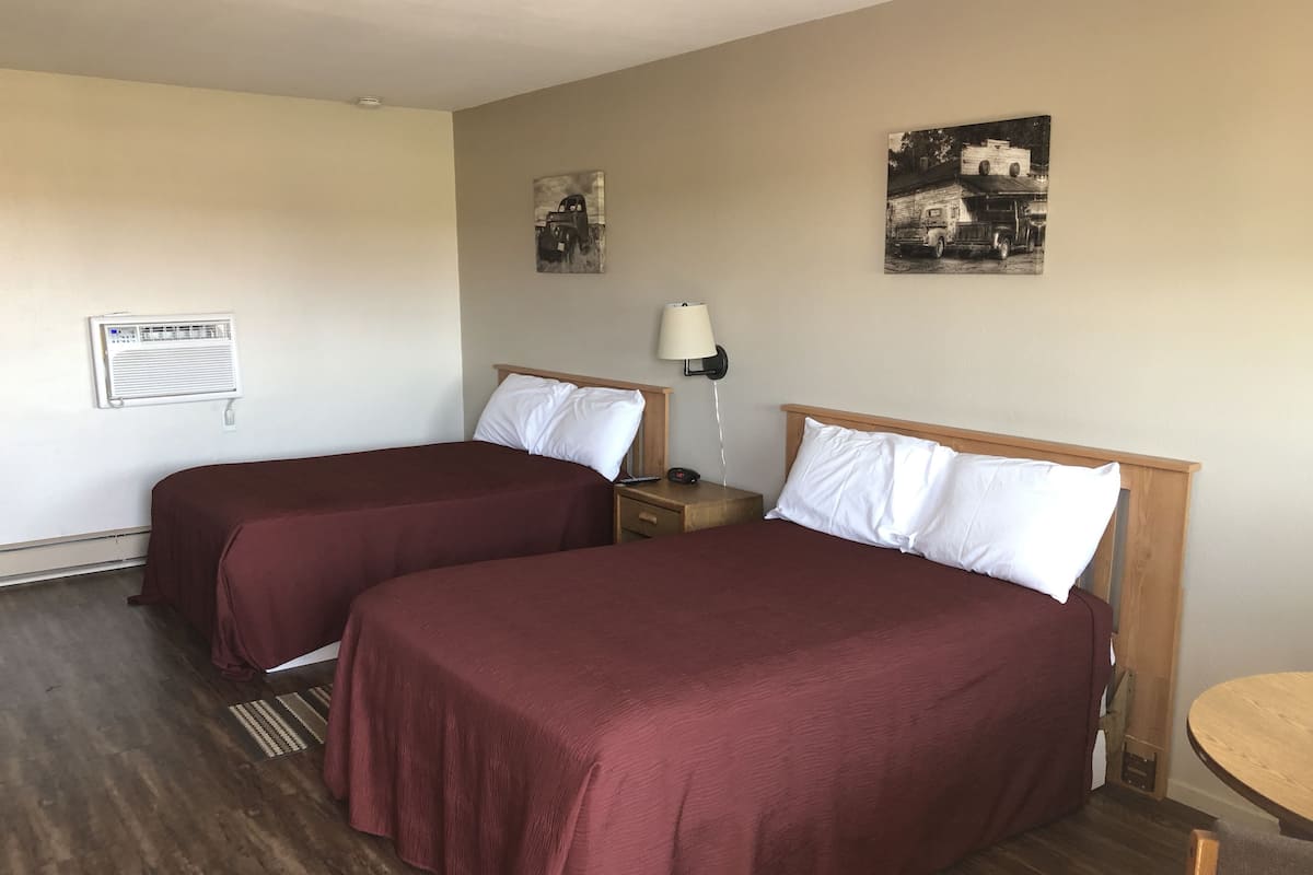 Double Room, single story building | Desk, WiFi (free), bed sheets