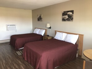 Kamar Double, 2 Tempat Tidur Double | Meja kerja, Wi-Fi gratis, dan seprai linen