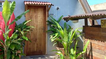 Honeymoon Villa, Hot Tub, Ocean View | Premium bedding, in-room safe, desk, laptop workspace