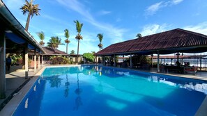 2 outdoor pools, sun loungers