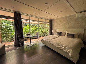 Literie de qualité supérieure, coffres-forts dans les chambres, bureau