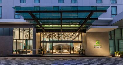 Holiday Inn Express Bangkok Soi Soonvijai by IHG