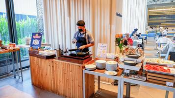 Free daily continental breakfast