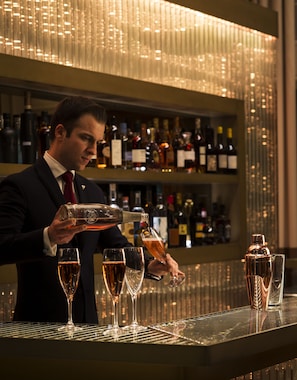 Bar (on property) - Four Seasons Resort Megeve (Megeve)