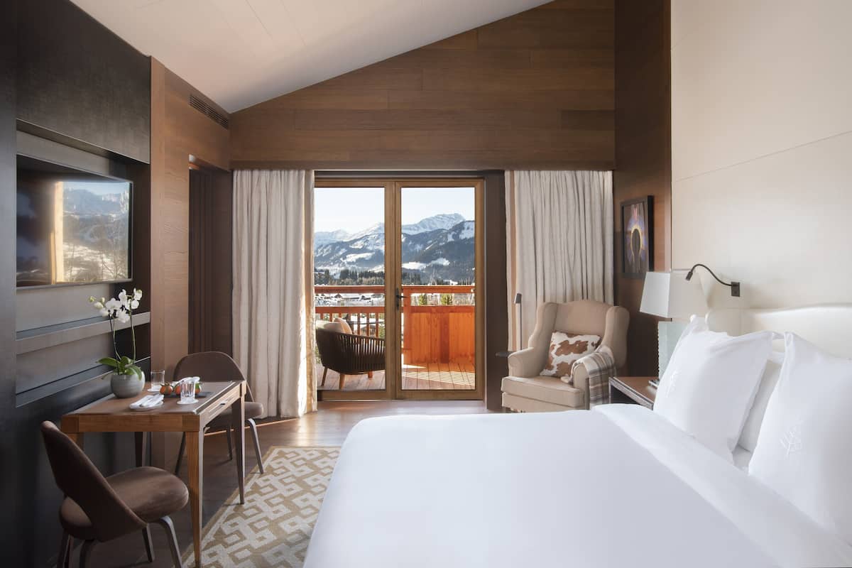 1 bedroom, Egyptian cotton sheets, premium bedding, memory foam beds