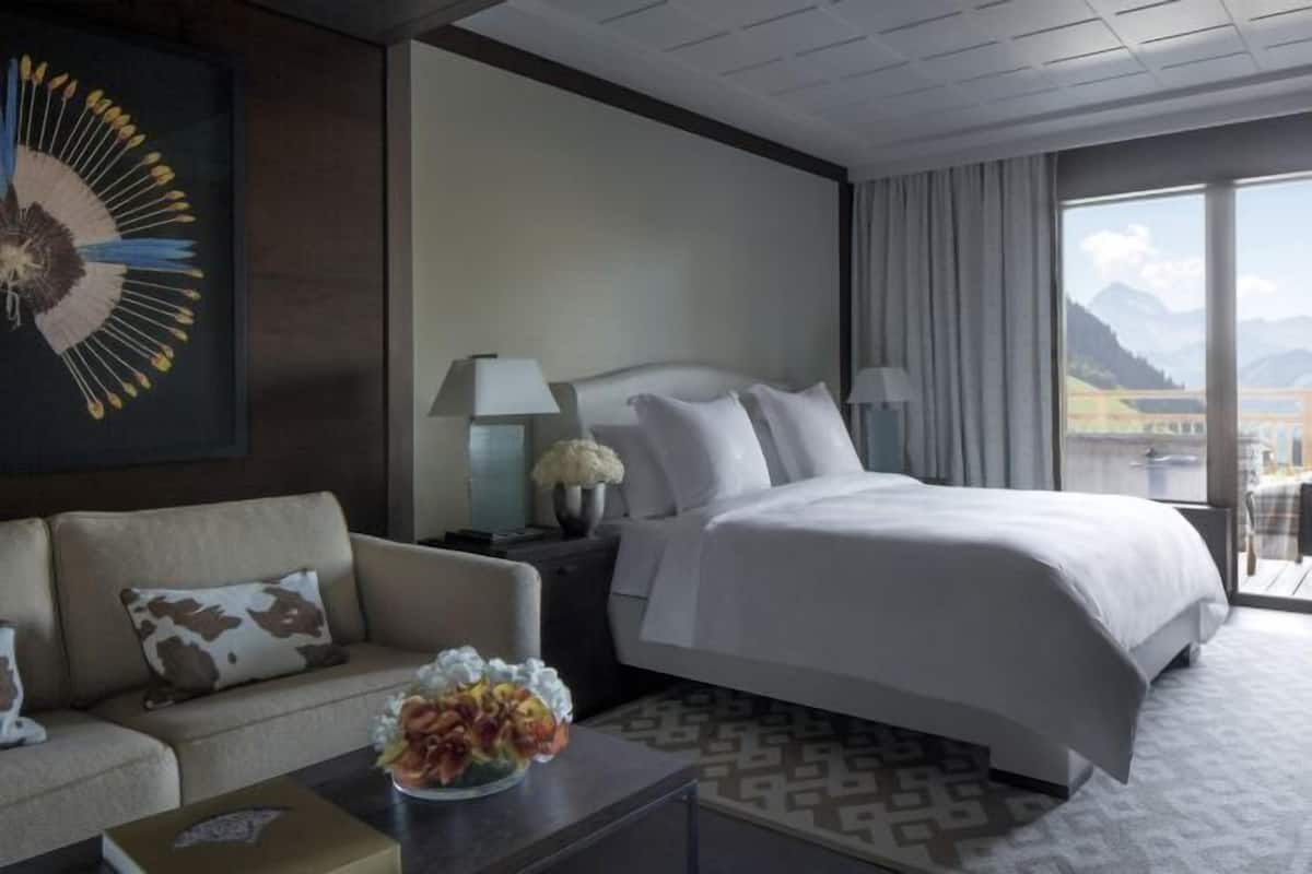 1 bedroom, Egyptian cotton sheets, premium bedding, memory-foam beds