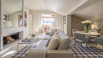 1 bedroom, Egyptian cotton sheets, premium bedding, memory foam beds