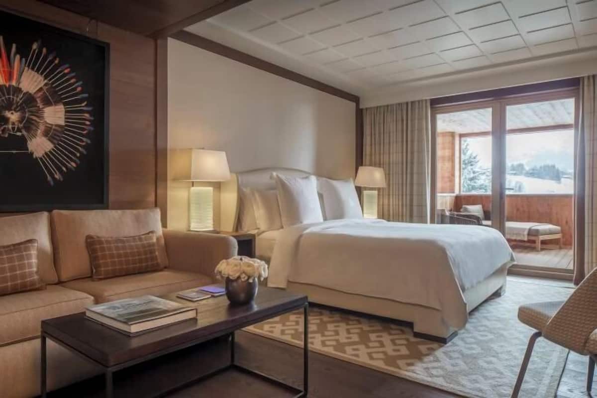 1 bedroom, Egyptian cotton sheets, premium bedding, memory-foam beds