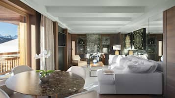 Deluxe Suite, 1 Bedroom, Non Smoking (One Bedroom) | 1 bedroom, Egyptian cotton sheets, premium bedding, memory foam beds