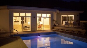 Außenpool, Liegestühle