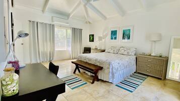 Luxury-Villa, 3 Schlafzimmer, eigener Pool, Meerblick | 3 Schlafzimmer, individuell dekoriert, individuell eingerichtet