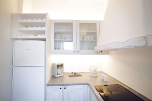Apartment, 2 Bedrooms | Private kitchen