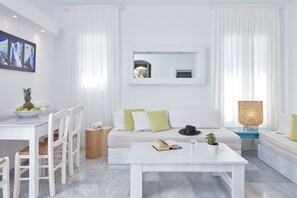 Living area - Mykonos Town Suites (Mykonos)