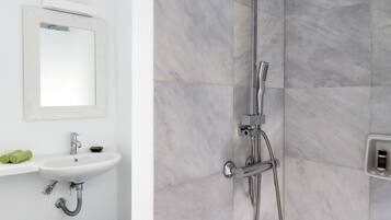 Shower kamar mandi