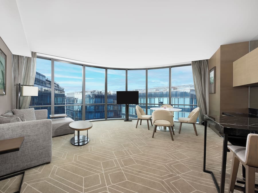Suite, 1 King Bed with Sofa bed | Living area
