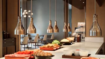 Tägliches Frühstücksbuffet gegen Gebühr