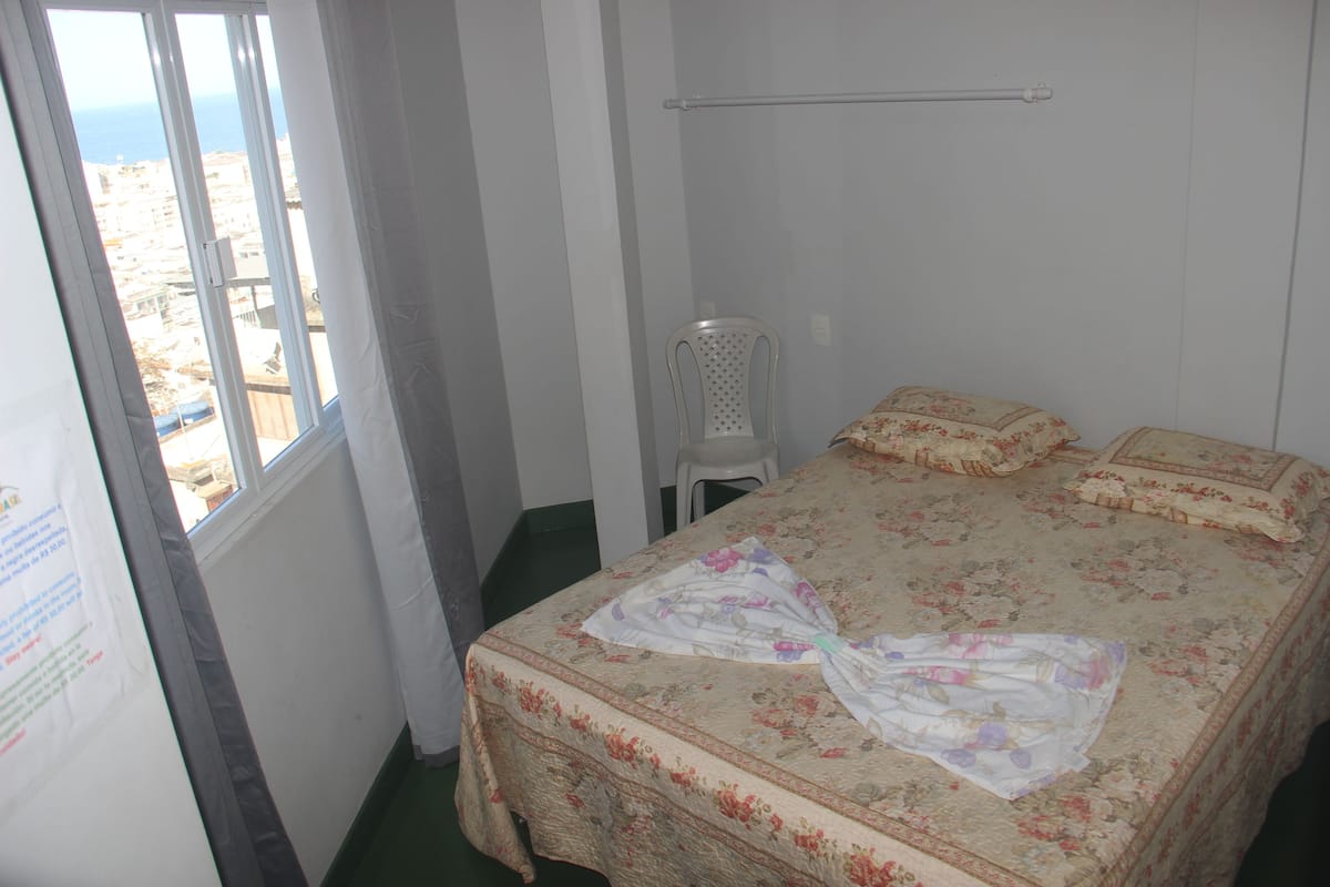 Quarto casal standard de uso individual, 1 cama de casal, vista para a cidade | Cofres nos quartos, Wi-Fi de cortesia