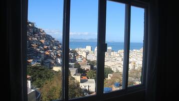 Quarto casal standard de uso individual, 1 cama de casal, vista para a cidade | Vista do quarto