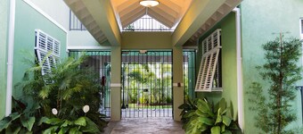 New Kingston Central Guest Apartment