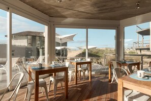 Restaurant - MarAdentro Aparts & Suites (Punta del Diablo)